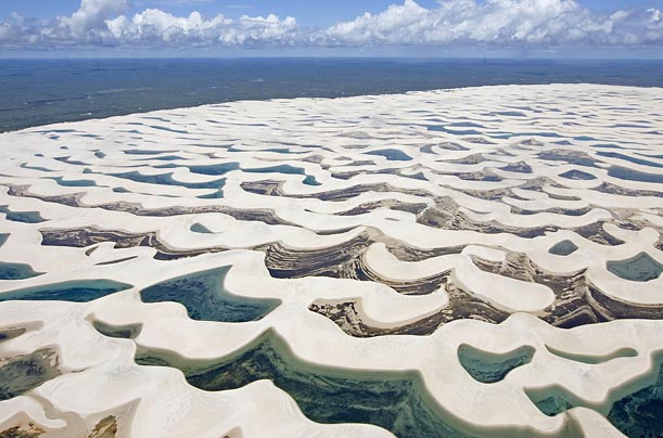 http://reho.st/2106serial.files.wordpress.com/2009/05/lencois-maranhenses-national-park.jpg