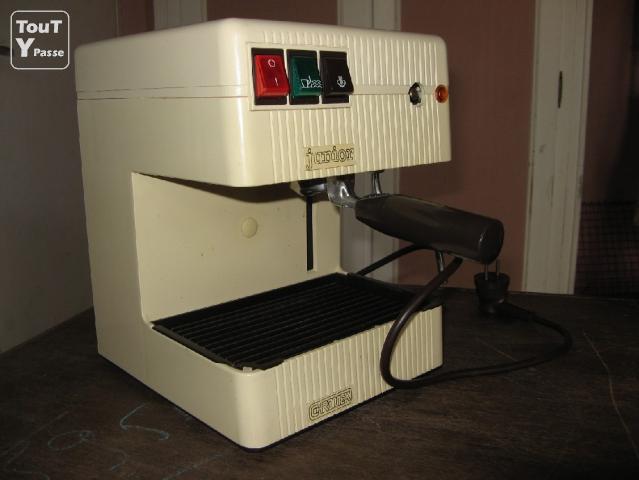 http://reho.st/37.187.91.226/photo1-machine-a-cafe-expresso-ancienne-chromex-1-dx3x2xfw1367946.jpg