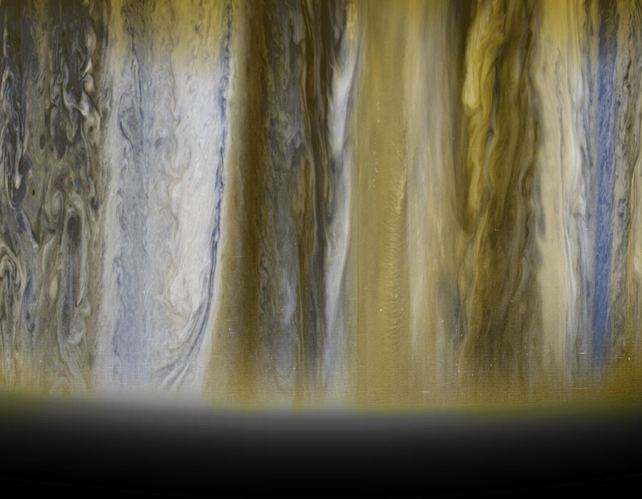 http://reho.st/apod.nasa.gov/apod/image/1110/jupiterclouds_newhorizons_900.jpg