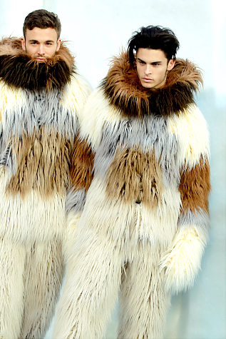 http://reho.st/assets.nydailynews.com/img/2010/03/27/gal_wtf_fashion_19.jpg