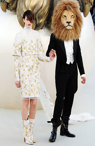 http://reho.st/assets.nydailynews.com/img/2010/07/08/gal_catwalk_lion.jpg