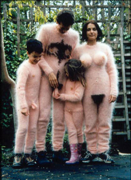 http://reho.st/blogs4brownback.files.wordpress.com/2007/10/furry-family.jpg