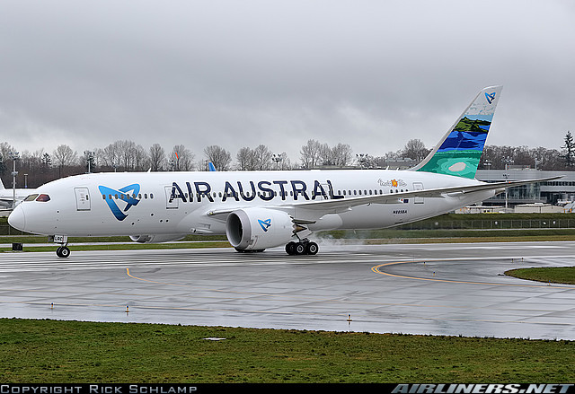 http://reho.st/cdn-www.airliners.net/aviation-photos/middle/3/5/4/2792453.jpg