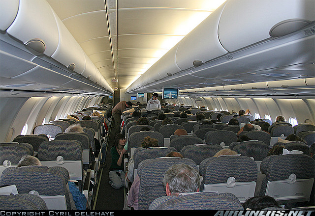 http://reho.st/cdn-www.airliners.net/aviation-photos/middle/4/1/7/1386714.jpg