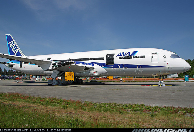 http://reho.st/cdn-www.airliners.net/aviation-photos/middle/6/0/4/2124406.jpg