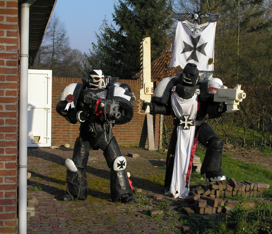 http://reho.st/fc44.deviantart.com/fs14/f/2007/091/f/c/space_marines_by_kaaskop.jpg