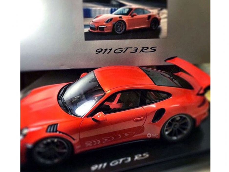 http://reho.st/fotos.autozeitung.de/938x704/images/bildergalerie/2014/10/Porsche-911-GT3-RS-2015-Rennsport-Motorsport-Sauger-Boxer-Motor-gr.jpg
