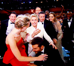 http://reho.st/gif/158a44e09561b5535469aa5b8a3c8848995ab48d.gif