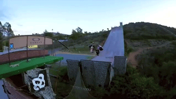 http://reho.st/gif/93cd758cea79140f6ccdd5d258c390521e3ad798.gif