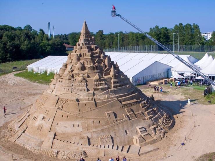 http://reho.st/https://img.izismile.com/img/img12/20190904/640/2019_has_some_really_crazy_guinness_world_records_under_its_belt_640_07.jpg