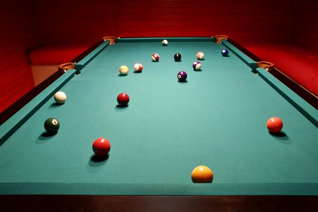 http://reho.st/https://pixfeeds.com/images/fun-activities/640-182145655-pool-table.jpg