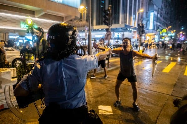 http://reho.st/https://static01.nyt.com/images/2019/08/26/world/26hk-photo1/merlin_159694293_974908c6-1c73-408d-8ff9-eb2f23749fcd-articleLarge.jpg?quality=75&auto=webp&disable=upscale