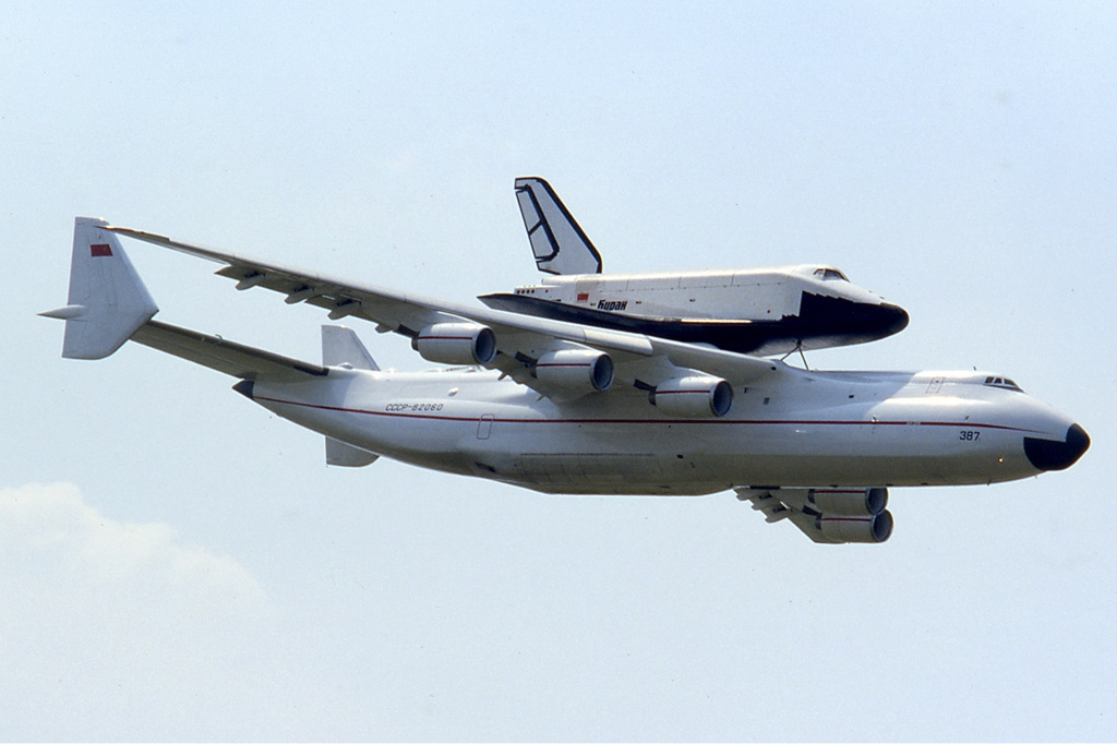 http://reho.st/https://upload.wikimedia.org/wikipedia/commons/a/aa/Antonov_An-225_with_Buran_at_Le_Bourget_1989_Manteufel.jpg