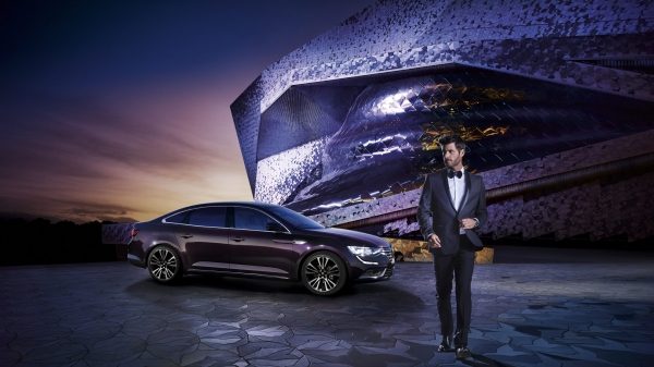http://reho.st/https://www.cdn.renault.com/content/dam/Renault/master/vehicules/talisman-lfd-ph1/series-limitees/renault-talisman-lfd-ph1-initiale-paris-002.jpg.ximg.l_6_m.smart.jpg