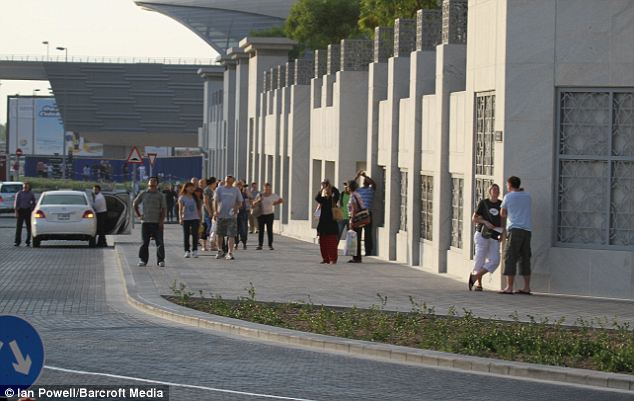 http://reho.st/i.dailymail.co.uk/i/pix/2010/11/01/article-1325517-0BDC1413000005DC-549_634x401.jpg