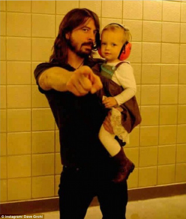 http://reho.st/i.dailymail.co.uk/i/pix/2014/11/02/1414930800006_wps_20_Dave_Grohl_on_Instagram.jpg