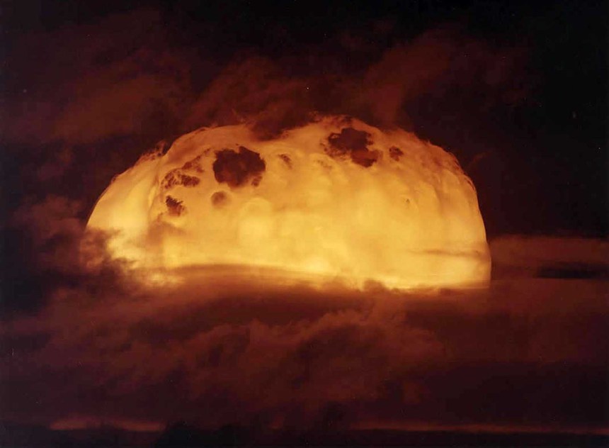 http://reho.st/i1.wp.com/historyinfotos.com/wp-content/uploads/2017/09/the-trinity-test-the-day-the-nuclear-age-began-1945-30.jpg?resize=860%2C632