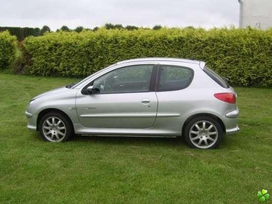 http://reho.st/image1.trefle.com/images/voiture-occasion/full/peugeot-206-2-1-6-hdi-110-quiksilver-3-portes.40764847-96476467.jpg