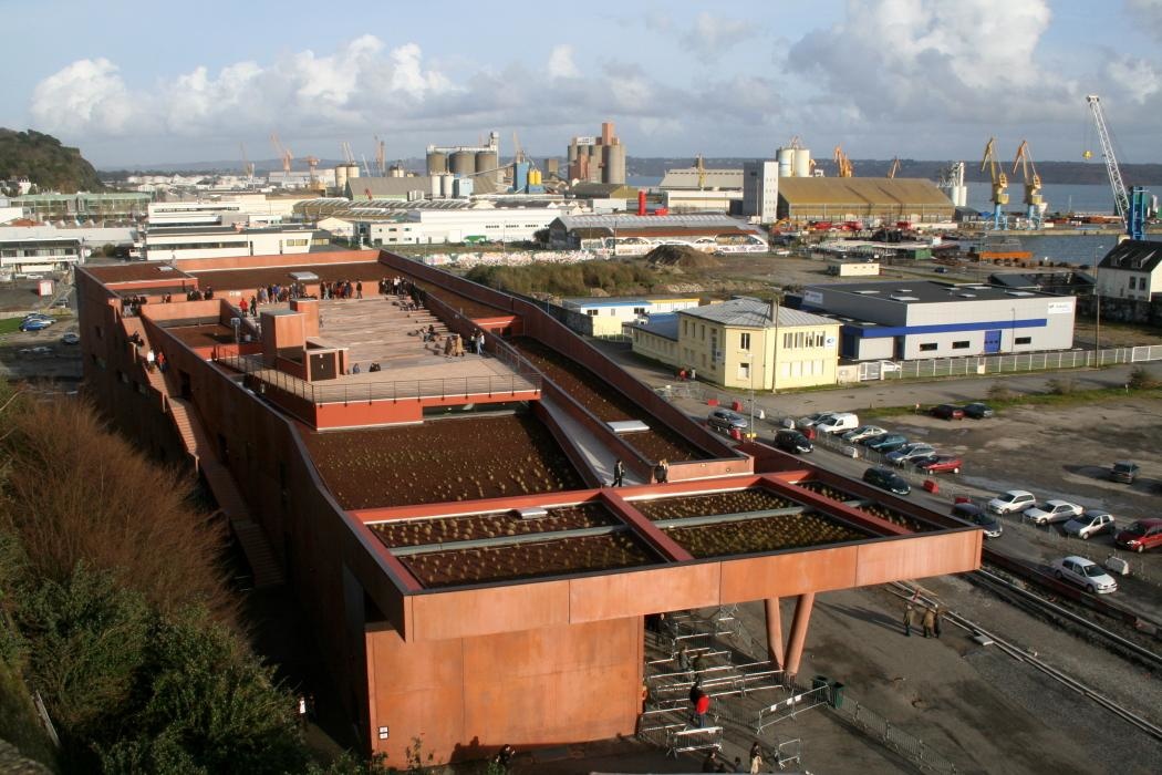 http://reho.st/img.over-blog-kiwi.com/0/75/00/97/20160905/ob_04718b_la-carene-brest-1362856645.jpg