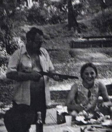 http://reho.st/img.photobucket.com/albums/v283/roughcut/gun.jpg