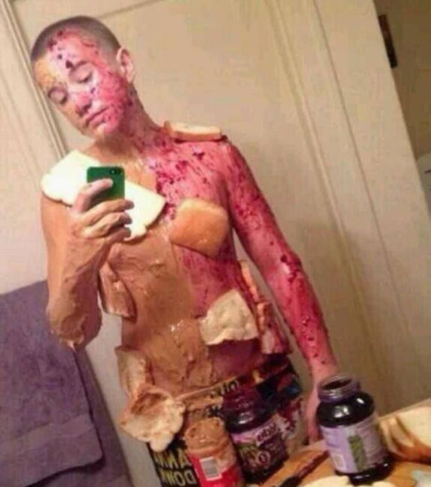 http://reho.st/img1.gtsstatic.com/insolite/voici-le-selfie-de-l-homme-mi-confiture-mi-beurre-de-cacahuetes_166299_w620.jpg