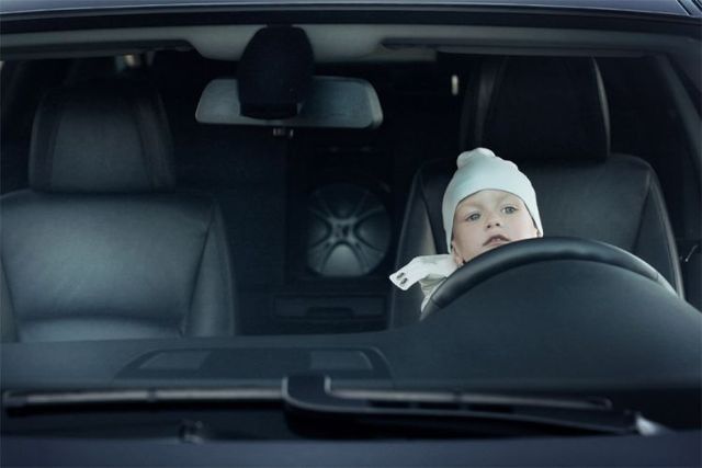 http://reho.st/izismile.com/img/img2/20090619/in_da_car_20.jpg