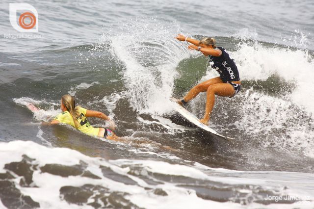 http://reho.st/izismile.com/img/img2/20091127/surfer_girls_29.jpg