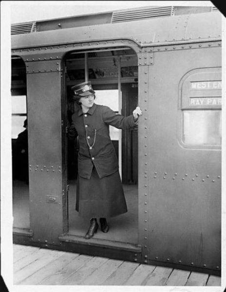 http://reho.st/izismile.com/img/img3/20101105/640/a_subway_evolution_640_71.jpg