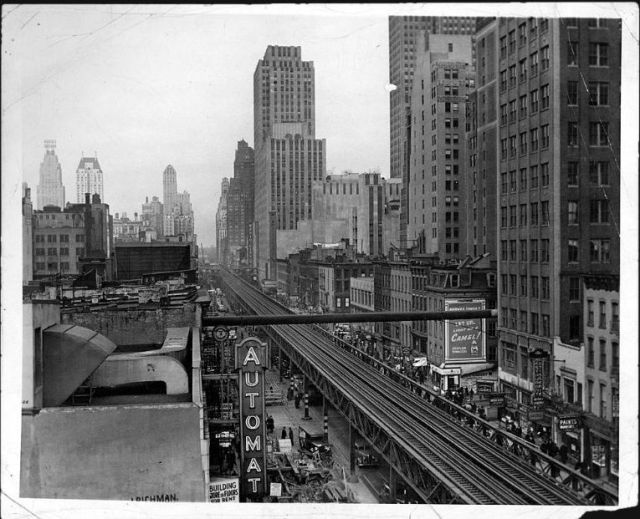 http://reho.st/izismile.com/img/img3/20101105/640/a_subway_evolution_640_72.jpg