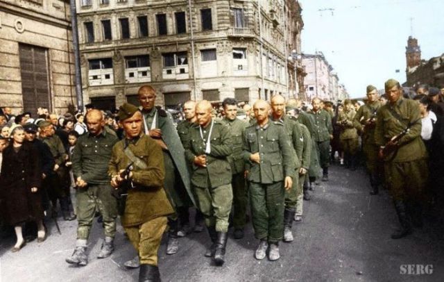 http://reho.st/izismile.com/img/img3/20101119/640/colorful_wwii_640_25.jpg