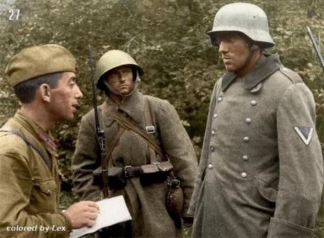 http://reho.st/izismile.com/img/img3/20101119/640/colorful_wwii_640_68.jpg