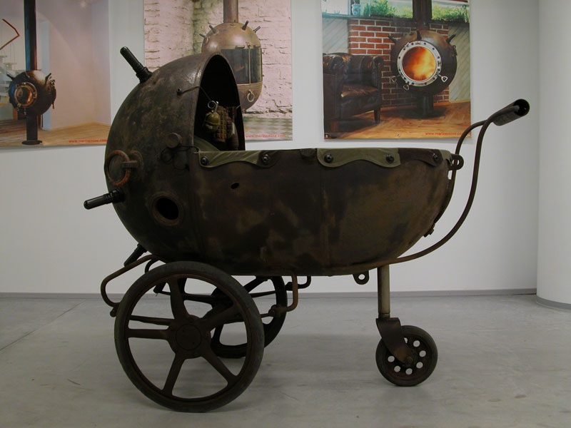http://reho.st/ljplus.ru/img4/l/i/libertine_69/baby-carriage-made-of-naval-mine_1_52.jpg