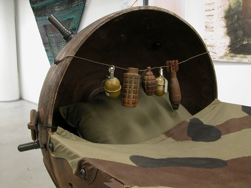 http://reho.st/ljplus.ru/img4/l/i/libertine_69/baby-carriage-made-of-naval-mine_2_52.jpg