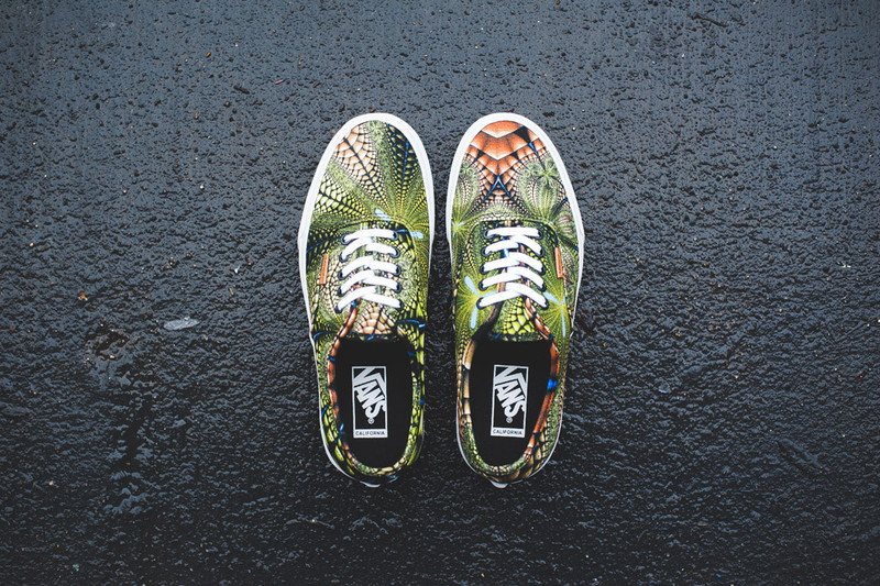 http://reho.st/medium/cdn.shopify.com/s/files/1/0214/7974/products/Authentic_CA_Mirror_Image_Tand_and_Green_Sneaker_Politics_VN-0zuifi6_VN-0zuifi5-14_1024x1024.jpg