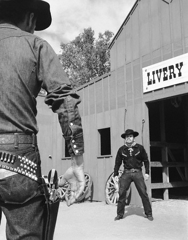 http://reho.st/ohqueen.files.wordpress.com/2009/05/western-duel.jpg