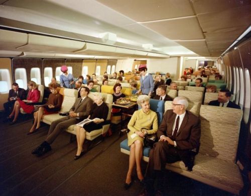 http://reho.st/pointmetotheplane.boardingarea.com/wp-content/uploads/2015/01/Pan-Am-747-1960s-photo-color-500x390.jpg