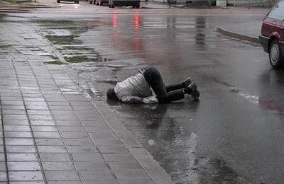 http://reho.st/preview/3.bp.blogspot.com/_mmBw3uzPnJI/Sy_Ysy4-d2I/AAAAAAAA7zE/_PV2HZUyXK0/s400/signs_you_drank_too_much_20.jpg