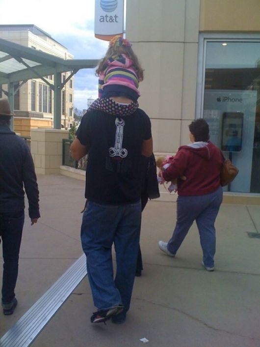 http://reho.st/preview/everydayfunnyfunny.com/wp-content/uploads/2011/04/daddy-t-shirt-fail.jpg