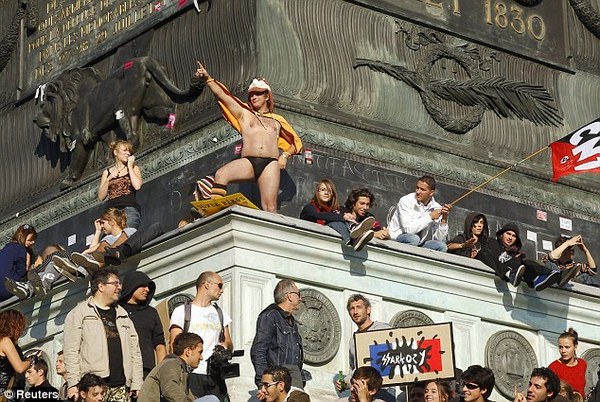 http://reho.st/preview/i.dailymail.co.uk/i/pix/2010/10/12/article-1319794-0B960918000005DC-970_634x425.jpg