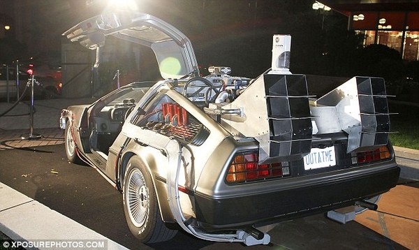 http://reho.st/preview/i.dailymail.co.uk/i/pix/2010/10/26/article-0-0BC55499000005DC-678_634x378.jpg