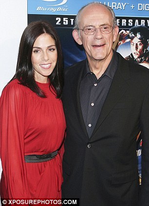 http://reho.st/preview/i.dailymail.co.uk/i/pix/2010/10/26/article-0-0BC554C9000005DC-608_306x423.jpg