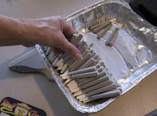 http://reho.st/preview/i690.photobucket.com/albums/vv261/onlinefmradio/General-photo/ganja-production-11.jpg