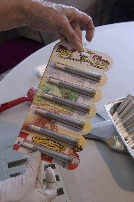 http://reho.st/preview/i690.photobucket.com/albums/vv261/onlinefmradio/General-photo/ganja-production-14.jpg