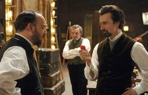 http://reho.st/preview/images.allocine.fr/r_760_x/medias/nmedia/18/36/28/53/18815890.jpg