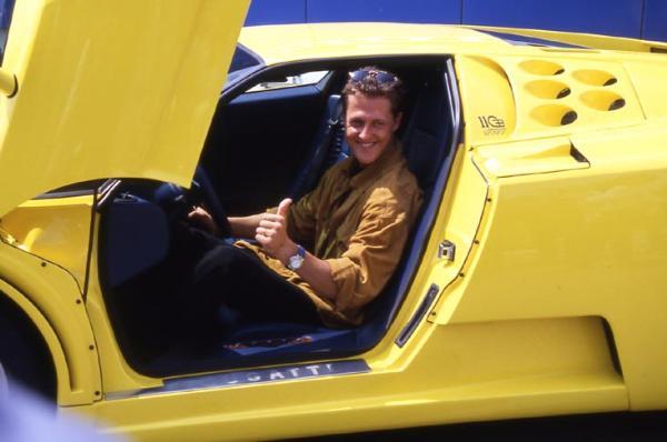 http://reho.st/preview/images.forum-auto.com/mesimages/1047913/Michael20SCHUMACHER20sulla20Bugatti20EB20110.jpg