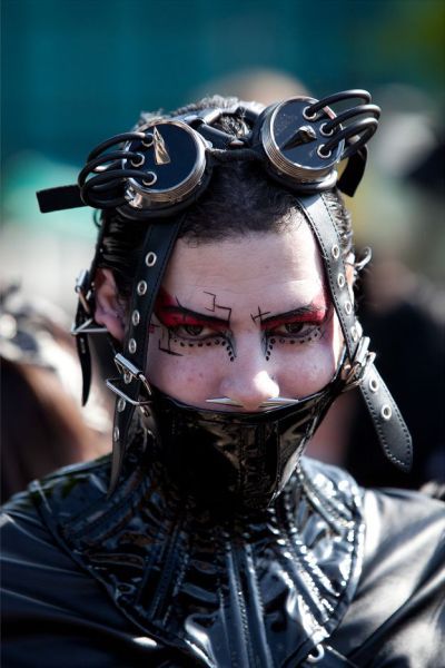 http://reho.st/preview/izismile.com/img/img3/20101018/640/wavegotiktreffen_640_18.jpg