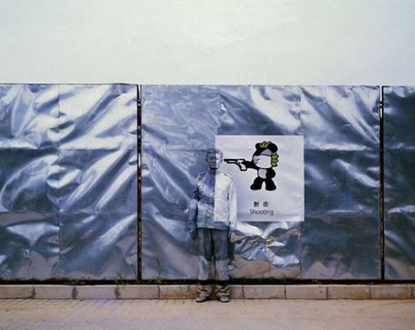 http://reho.st/preview/izismile.com/img/img3/20101026/640/chameleonman_640_10.jpg