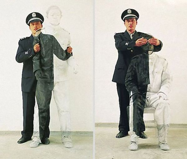 http://reho.st/preview/izismile.com/img/img3/20101026/640/chameleonman_640_19.jpg