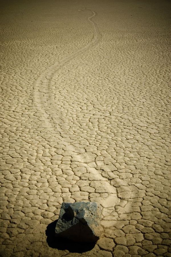http://reho.st/preview/planetoddity.com/wp-content/uploads/2009/11/sailing-stones-11.jpg