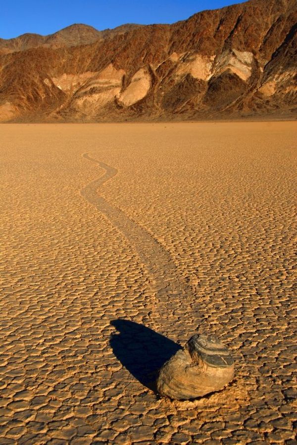 http://reho.st/preview/planetoddity.com/wp-content/uploads/2009/11/sailing-stones-8.jpg